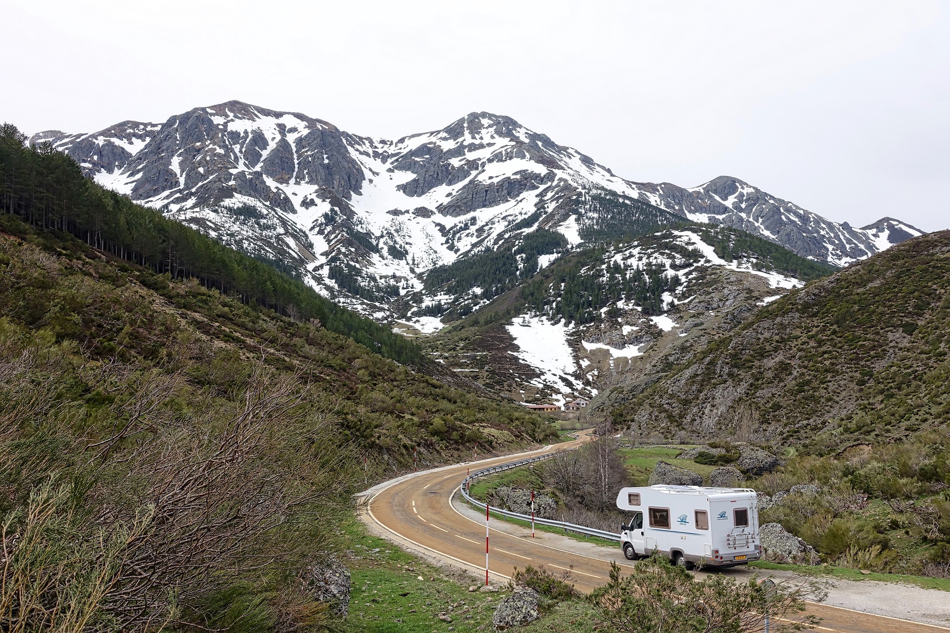 motorhome-1206525_1920